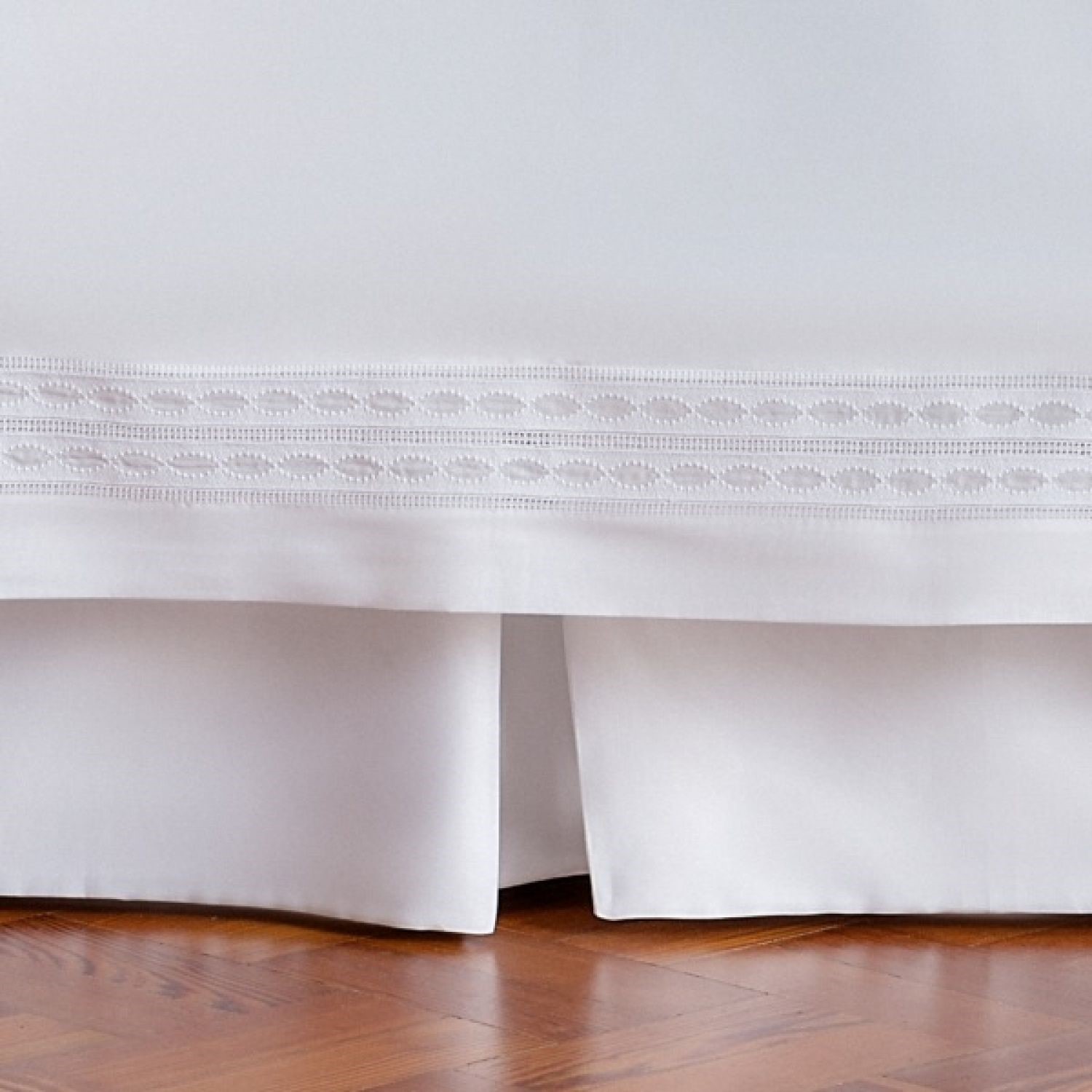 Linen bed 2024 skirt ivory